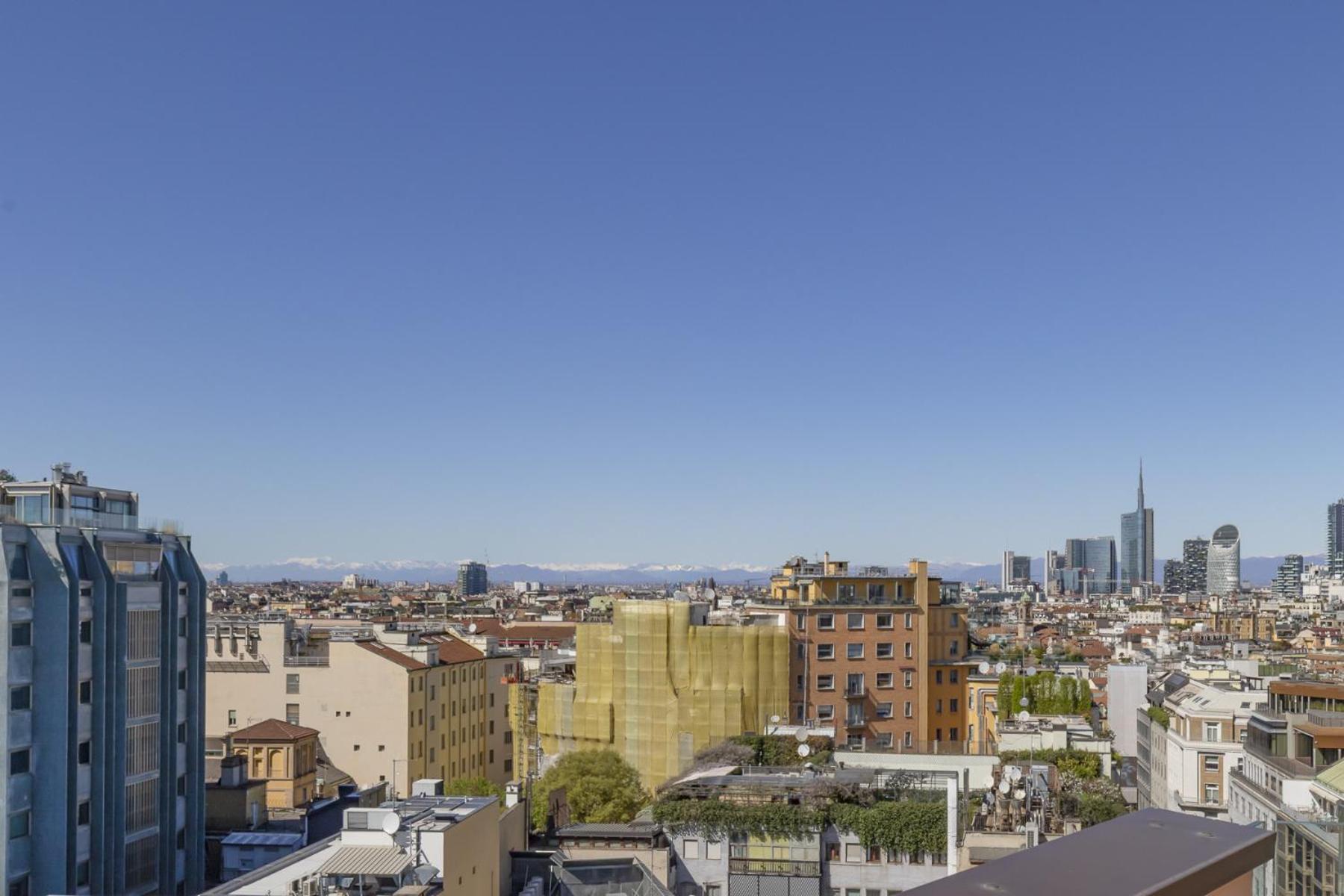 San Babila Central Tower With Panoramic Terrace Overlooking Duomo By Rentopolis Milán Exteriér fotografie